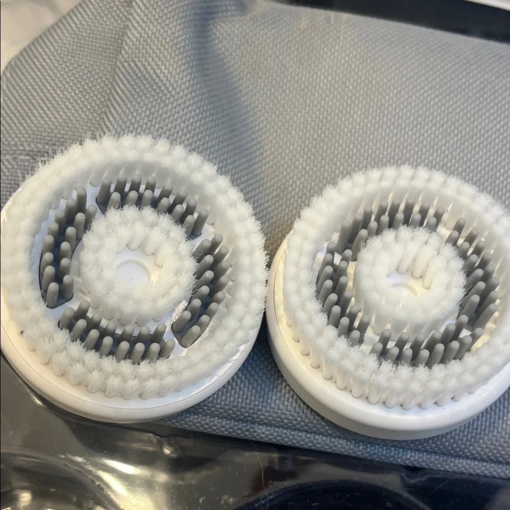 Conair True Glow Sonic Facial Brush - White - Picture 4 of 5